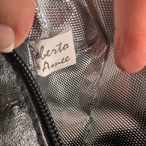 NWOT Roberta Amee Black Simulated Ostrich Insulated Wine Bag with Chain Strap - Picture 4 of 5